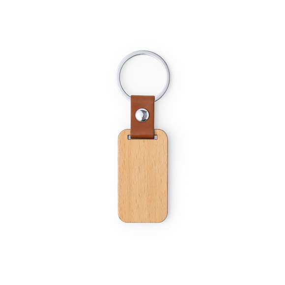 Llavero de línea nature fabricado en madera natural, con original cinta en polipiel marrón y remache cromado. Disponible en diseños rectangular y circular. Presentado en bolsita individual auto-cierre, con cartón interior eco.