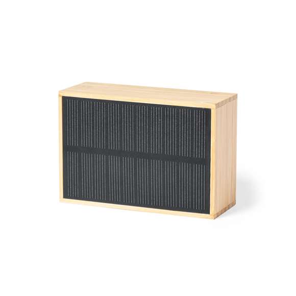  	Altavoz solar de línea nature, fabricado en bambú procedente de bosques sostenibles con certificación FSCTM. Recargable mediante paneles solares integrados o por cable USB. Conexión Bluetooth®, con 3W de potencia. Presentado en caja individual de diseño eco en cartón kraft.
