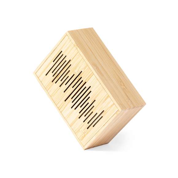  	Altavoz solar de línea nature, fabricado en bambú procedente de bosques sostenibles con certificación FSCTM. Recargable mediante paneles solares integrados o por cable USB. Conexión Bluetooth®, con 3W de potencia. Presentado en caja individual de diseño eco en cartón kraft.