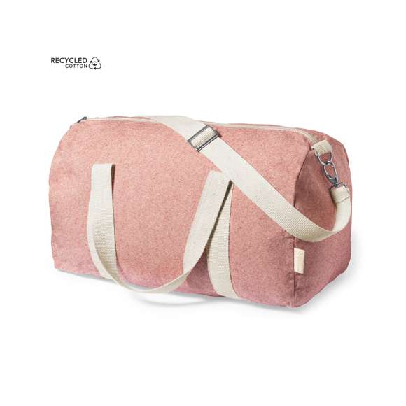 Práctico bolso de línea nature fabricado en algodón 100% reciclado GRS de 275g/m2. Con prácticas y resistentes asas en color natural alrededor del bolso. Compartimento principal con cierre de cremallera y cinta para hombro ajustable con cierre de mosquetón. Disponible en variada gama de colores y con distintivo algodón reciclado en etiqueta exterior. Disponible certificación GRS (Global Recycled Standard / Estándar de Reciclaje Global), que garantiza el origen reciclado del material usado para fabricar el producto.