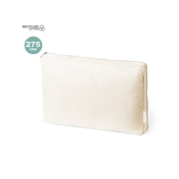 Funda acolchada para ordenador portátil de hasta 15 pulgadas. De línea nature y fabricada en algodón 100% reciclado GRS de 275g/m2. Compartimento principal con cierre de cremallera y distintivo algodón reciclado en etiqueta exterior. Disponible certificación GRS (Global Recycled Standard / Estándar de Reciclaje Global), que garantiza el origen reciclado del material usado para fabricar el producto. Disponible en variada gama de colores.