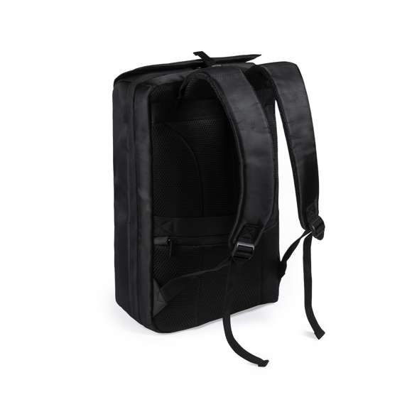  	Elegante mochila fabricada en resistente poliéster con detalles en polipiel. Con gran solapa frontal y compartimento principal con cierre de cremallera de doble tirador. Interior con bolsillos acolchados para tablet de hasta 12 pulgadas y ordenador portátil de hasta 17 pulgadas. Asa de transporte lateral acolchada y accesorio de ajuste en trolley, con bolsillo antirrobo en parte trasera. Espalda y cintas de hombros acolchadas y ajustables.