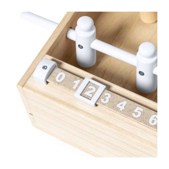 Minifutbolín fabricado en resistente madera. Incluye 2 bolas y marcadores en cana de trigo, para así fomentar la utilización de materias primas naturales y reducir las emisiones contaminantes. Pon a prueba tu habilidad con este divertido y adictivo juego. Presentado en atractiva caja individual de diseño y con acabado kraft.
