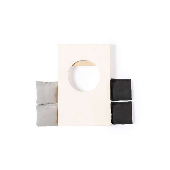 Juego de habilidad fabricado en resistente madera de pino. Base con agujero y 4 saquitos rellenos arena en 2 colores. Presentación en caja individual de diseño kraft.