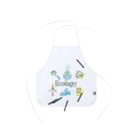 Delantal fabricado en non-woven RPET de color blanco, especialmente diseñado para colorear con ceras. Incluye 5 ceras en variados colores. Con cintas de ajuste en cuello y cintura. Distintivo RPET en etiqueta exterior.El material RPET se elabora a partir de plástico reciclado, para así fomentar la reutilización de residuos plásticos y ayudar a la sostenibilidad del planeta.