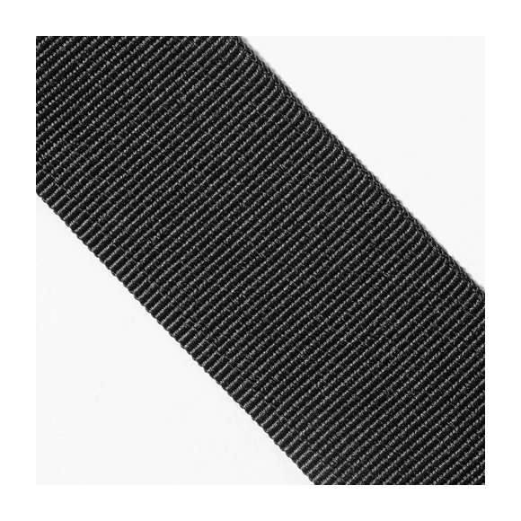 Cinta de poliéster extra ancha para sombrero. Servida en rollos completos de 100 metros de largo, con aproximadamente 150 cintas de 67 x 3,7cm. Disponible en variada gama de colores.