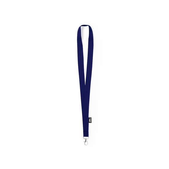 Lanyard de línea nature fabricado en resistente poliéster 300D RPET, con gancho metálico giratorio. Etiqueta con distintivo RPET y disponible en extensa gama de colores, color blanco especial para sublimación.El material RPET se elabora a partir de plástico reciclado, para así fomentar la reutilización de residuos plásticos y ayudar a la sostenibilidad del planeta.