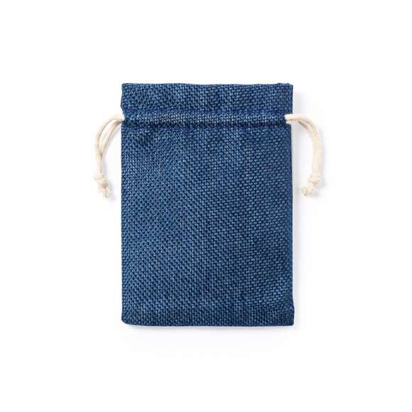  	Bolsa de presentación de inspiración nature y acabado cosido, fabricada en poliéster. Con cierre de cordón y disponible en variada gama de colores.