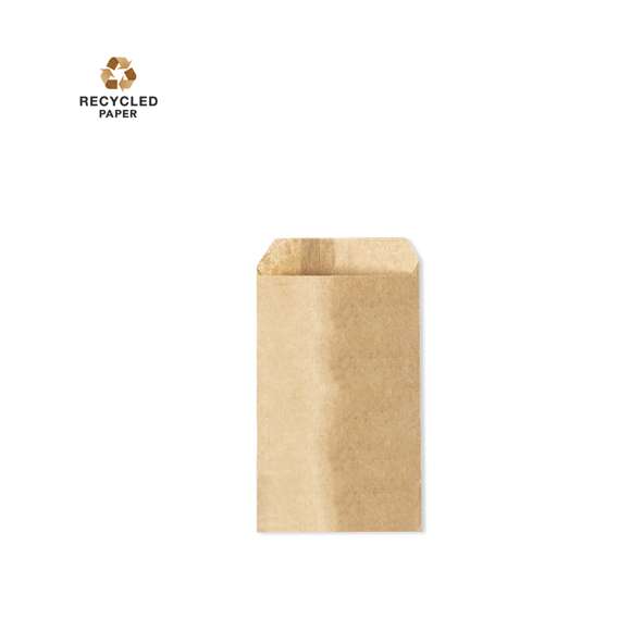  	Bolsa de presentación de línea nature fabricada en papel reciclado kraft. Formato 9 x 14.5 cm + 2 cm de solapa. En línea con la tendencia del mercado hacia la sostenibilidad integral del regalo, ofreciendo soluciones de origen reciclado con el fin de ayudar a la mejora y conservación de nuestro planeta.