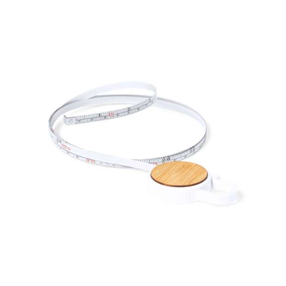 Flexómetro 1 m en resistente ABS blanco, con detalle en bambú en el cuerpo y anilla de transporte. Con amplia superficie de marcaje y hoja con medidas en centímetros y pulgadas.