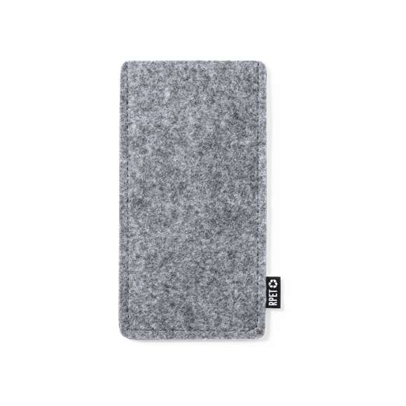 Funda para gafas de sol fabricada en resistente y suave fieltro RPET. Acabado cosido y con distintivo RPET en etiqueta exterior. El fieltro RPET es fruto de la combinación del proceso de reciclaje de materiales plásticos junto con la técnica milenaria de fabricación del fieltro, dando como resultado un material de eco-tendencia que, además de ser de origen reciclado, también se convierte en reciclable.