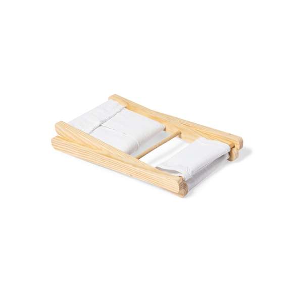 Original reposacabezas plegable, con estructura fabricada en madera y tela en 100% algodón de acabado natural.