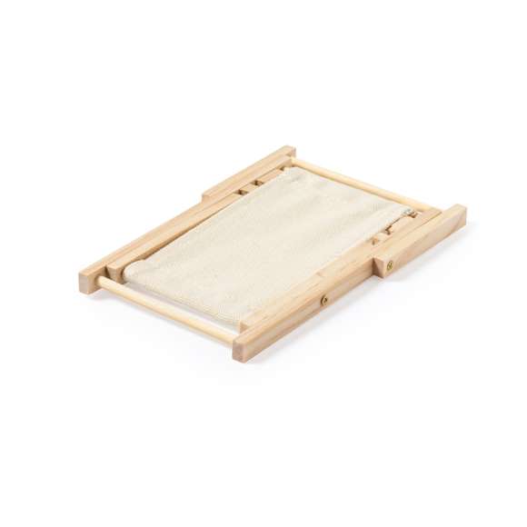 Original soporte para smartphone plegable, con estructura fabricada en madera y tela en 100% algodón de acabado natural.