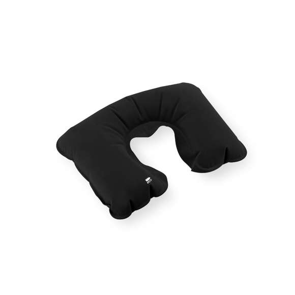 Almohadilla inflable para cuello de suave y confortable ajuste, disponible en variada gama de colores. Fabricada en antelina RPET y presentada en funda individual a juego de RPET. Logotipo RPET en almohadilla y funda.El material RPET se elabora a partir de plástico reciclado, para así fomentar la reutilización de residuos plásticos y ayudar a la sostenibilidad del planeta.