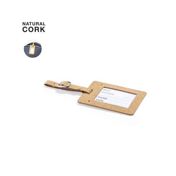 Identificador para maletas de línea nature fabricado en corcho natural. Cinta de acople con cierre de hebilla metálica y tarjeta de identificación en inglés.