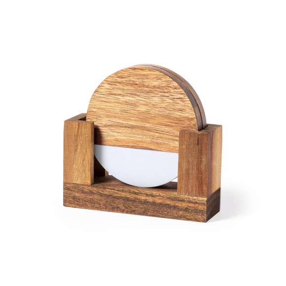 Elegante set de posavasos premium. Fabricado en combinación de materiales naturales: madera de acacia con detalle en extracto de mármol. Incluye 2 piezas, con soporte a juego en madera de acacia. Presentado en caja individual de diseño kraft.