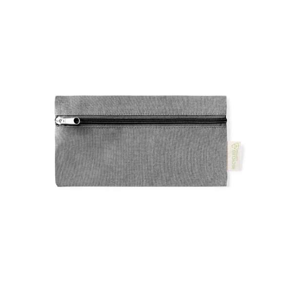 Estuche de línea nature elaborado en algodón reciclado. Compartimento principal de cierre de cremallera, con distintivo algodón reciclado en etiqueta. Disponible en amplia gama de colores.