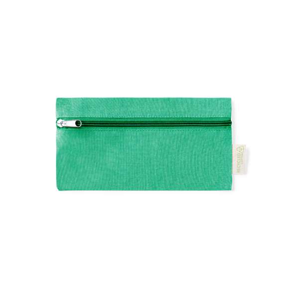 Estuche de línea nature elaborado en algodón reciclado. Compartimento principal de cierre de cremallera, con distintivo algodón reciclado en etiqueta. Disponible en amplia gama de colores.