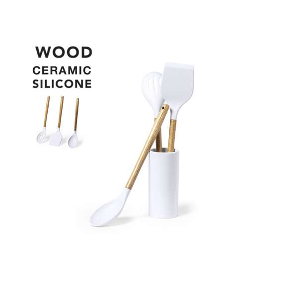 Set de cocina de 3 piezas, con mango fabricado en madera de acacia natural y accesorios en silicona. Incluye cuchara, paleta y espumadera, con base de cerámica a juego. Presentación en caja individual de diseño kraft.