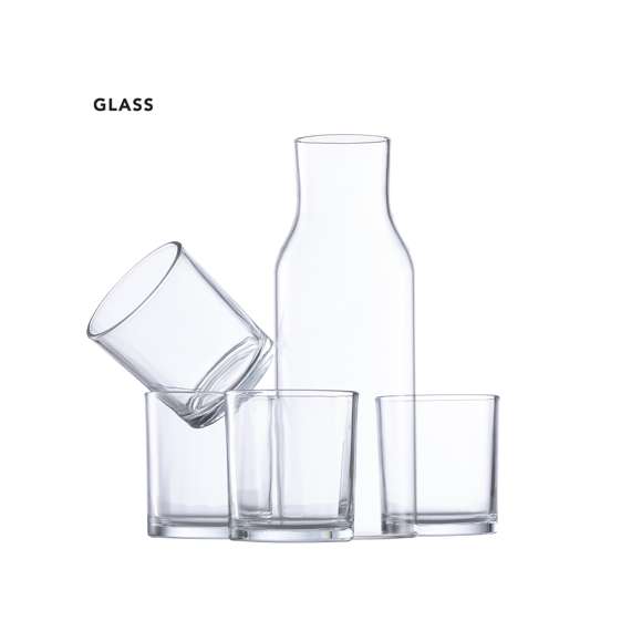 Set de jarra y vasos de sobrio diseño, fabricados en cristal. Incluye 4 vasos de 320 ml y jarra de 1,35 l. Presentación en caja individual de diseño kraft.