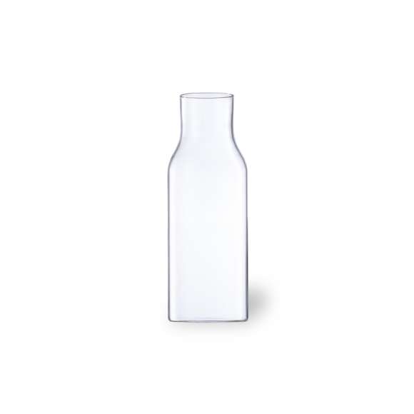 Set de jarra y vasos de sobrio diseño, fabricados en cristal. Incluye 4 vasos de 320 ml y jarra de 1,35 l. Presentación en caja individual de diseño kraft.