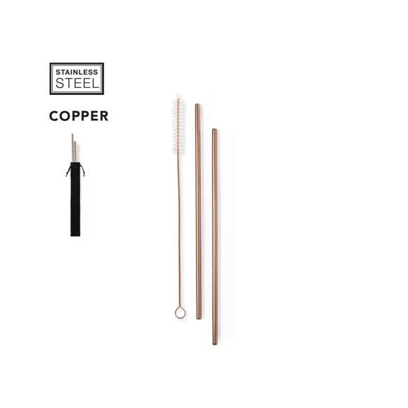 Set de pajitas de 2 piezas fabricadas en acero inox con recubrimiento exterior de cobre galvanizado. Con cepillo limpiador incluido y presentadas en funda de antelina negra con cordón de cierre.