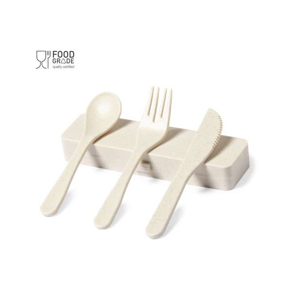 Set de cubiertos fabricados en PP de acabado veteado, libre de BPA, con estuche de presentación a juego. Incluye cuchara, tenedor y cuchillo. Certificación Food Grade, garantizando la seguridad cuando los alimentos entran en contacto con el material usado para fabricar el producto.