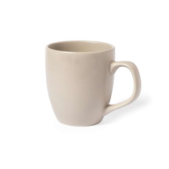 Taza de cerámica de 470ml de capacidad. De acabado mate y en color natural. Presentada en caja individual.
