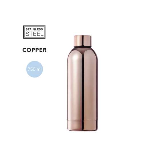 Bidón de 750 ml de capacidad, fabricado en acero inox y con recubrimiento exterior de cobre galvanizado. Tapón a rosca, libre de BPA. Presentado en caja individual negra de elegante diseño.