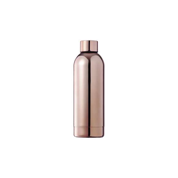 Bidón de 750 ml de capacidad, fabricado en acero inox y con recubrimiento exterior de cobre galvanizado. Tapón a rosca, libre de BPA. Presentado en caja individual negra de elegante diseño.