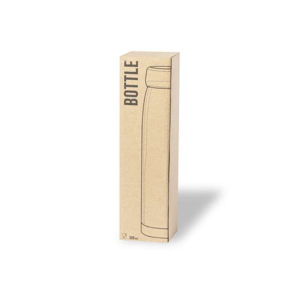 Bidón térmico de 380 ml de capacidad, fabricado en acero inox reciclado de doble pared, con tapón a rosca a juego y base en plata. Disponible en variada gama de colores satinados, libre de BPA y presentado en caja individual de diseño kraft.  El acero es uno de los materiales más demandados y que puede encontrarse casi en todas partes, desde productos de uso diario a grandes construcciones. Con innumerables propiedades, entre las que cabe destacar la durabilidad y su alto grado de reutilización, convirtiéndolo en una alternativa muy valorada en soluciones de sostenibilidad. Debidamente tratado, permite obtener nuevos recursos de infinita utilización.