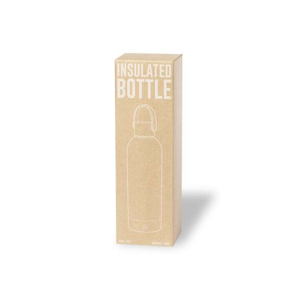 Bidón térmico de 500 ml de capacidad, fabricado en acero inox reciclado de doble pared, con tapón a rosca en mate y asa integrada a juego. Disponible en variada gama de colores satinados, libre de BPA y presentado en caja individual de diseño kraft.  El acero es uno de los materiales más demandados y que puede encontrarse casi en todas partes, desde productos de uso diario a grandes construcciones. Con innumerables propiedades, entre las que cabe destacar la durabilidad y su alto grado de reutilización, convirtiéndolo en una alternativa muy valorada en soluciones de sostenibilidad. Debidamente tratado, permite obtener nuevos recursos de infinita utilización.