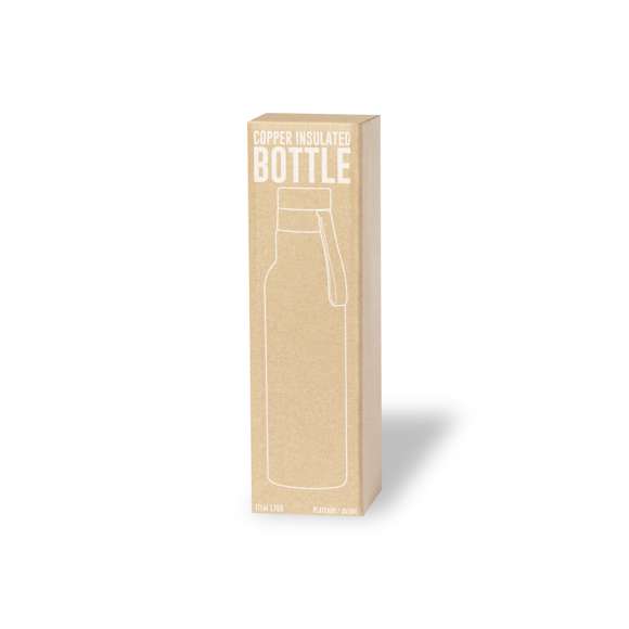 Bidón térmico de 530 ml de capacidad, fabricado en acero inox de doble pared. Con aislamiento de cobre al vacío, que permite mantener el calor y el frío durante más tiempo, llegando a las 12 y 48 horas respectivamente. Tapón a rosca con asa integrada a juego, libre de BPA. Disponible en variada gama de colores metalizados y presentado en caja individual de diseño kraft.