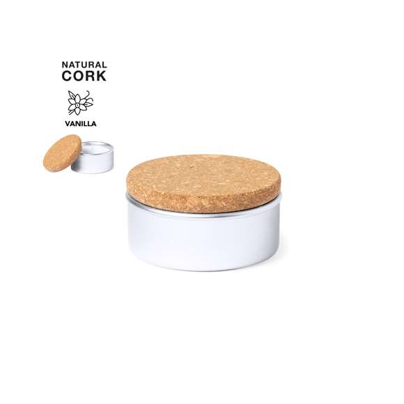 Vela aromática, con cera vegetal y vainilla. Tarrito fabricado en aluminio, con tapón en corcho natural. Presentada en caja individual de diseño kraft.