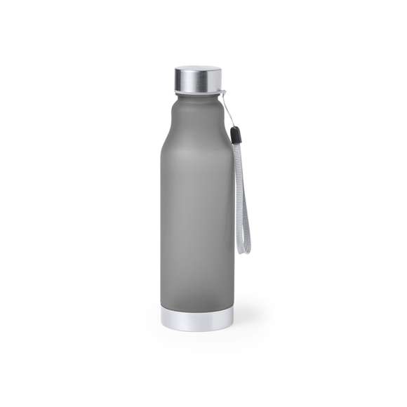 Bidón de 600ml de capacidad. Libre de BPA, con cuerpo de RPET elaborado a partir de plástico reciclado, para así fomentar la reutilización de residuos plásticos y contribuir a la sostenibilidad del planeta. Tapón a rosca en acero inox, con cordón de transporte y base a juego. Disponible en variada gama de colores.