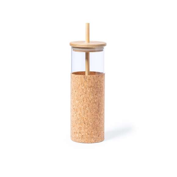 Bidón de línea nature de alta calidad y 500 ml de capacidad. Cuerpo fabricado en cristal de borosilicato, libre de BPA, que ofrece una resistencia y durabilidad excepcionales, alargando su vida útil y pudiendo ser reutilizado infinidad de veces. Incluye funda en corcho natural, tapón de bambú a presión con orificio para pajita y pajita reutilizable de bambú. Presentado en caja individual de diseño eco.