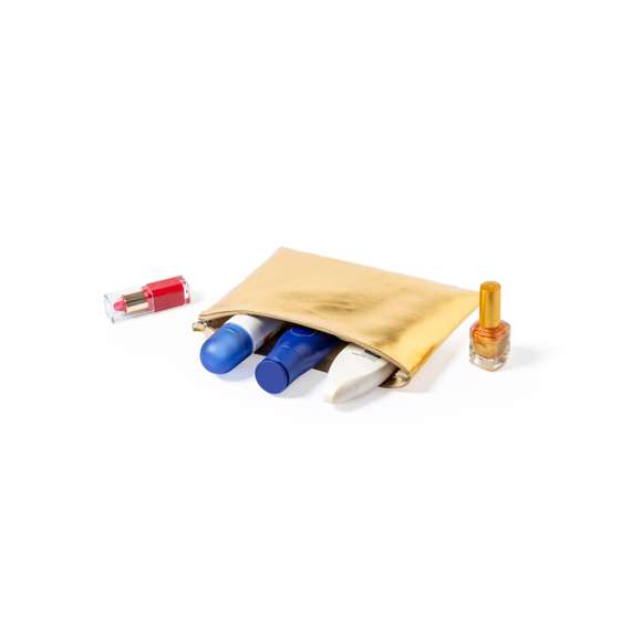 Neceser de polipiel en elegante acabado metalizado. Con cierre de cremallera y tirador a juego  disponible en colores dorado, plateado y oro rosa.