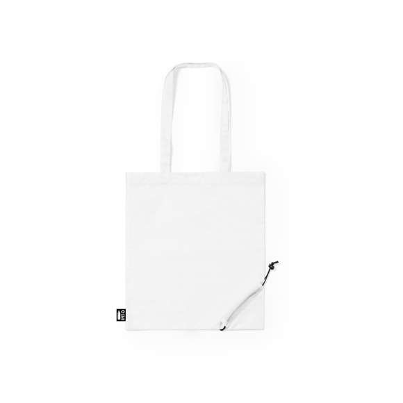 Bolsa plegable de línea nature fabricada en 190T RPET. De acabado cosido y con asas largas reforzadas (70 x 2,5cm). Plegado de pequeño tamaño mediante cordón con accesorio de ajuste. Disponible en variada gama de colores, con distintivo RPET en etiqueta exterior. Resistencia hasta 8 kg de peso.  El material RPET se elabora a partir de plástico reciclado, para así fomentar la reutilización de residuos plásticos y ayudar a la sostenibilidad del planeta.
