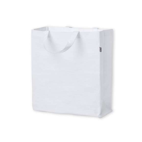 Bolsa de línea nature fabricada RPET laminado de 110g/m2. De acabado cosido, con fuelle y asas cortas reforzadas (35 x 2,5cm). Disponible en variada gama de colores, con distintivo RPET en etiqueta exterior. Resistencia hasta 5 kg de peso.El material RPET se elabora a partir de plástico reciclado, para así fomentar la reutilización de residuos plásticos y ayudar a la sostenibilidad del planeta.