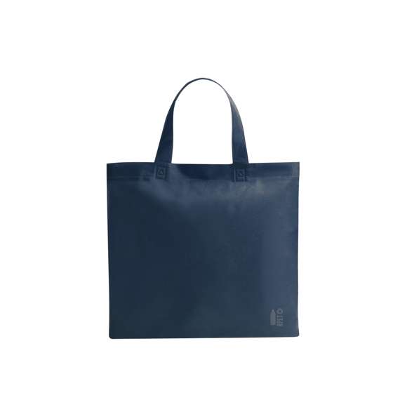 Bolsa de línea nature fabricada non-woven RPET de 70g/m2. De acabado termosellado y con asas cortas reforzadas (36 x 3 cm). Disponible en variada gama de colores, con distintivo RPET en esquina inferior derecha. Resistencia hasta 6 kg de peso.El material RPET se elabora a partir de plástico reciclado, para así fomentar la reutilización de residuos plásticos y ayudar a la sostenibilidad del planeta.