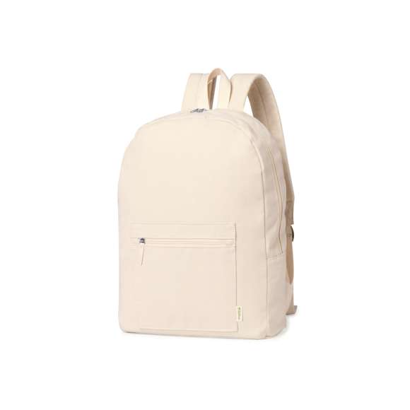 Mochila de línea nature fabricada en 100% algodón orgánico de acabado natural. Compartimento principal con cierre de cremallera a juego y doble tirador. Bolsillo exterior con cierre de cremallera, con espalda y cintas para hombros acolchadas. Etiqueta exterior con distintivo algodón orgánico y tarjeta explicativa en cartón kraft.Con certificación GOTS (Global Organic Textile Standard, ó Norma Mundial de Textiles Orgánicos) que garantiza que los tejidos están hechos de fibras orgánicas.