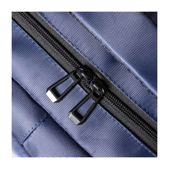 Mochila de alta calidad fabricada en RNYLON 420D. Compartimento principal con cierre de cremallera a juego y doble tirador. Incluye bolsillo exterior de cremallera y 2 bolsillos laterales de redecilla. Acolchado en asa, parte trasera y cintas para hombros, estas últimas ajustables. Interior con compartimento acolchado para ordenador portátil de hasta 15 pulgadas y accesorio en espalda para ajuste en trolley. Disponible en variada gama de colores, con distintivo reciclado en etiqueta exterior.El material RNYLON se elabora a partir de plástico reciclado, para así fomentar la reutilización de residuos plásticos y ayudar a la sostenibilidad del planeta.