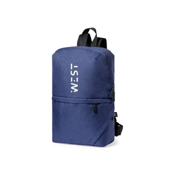 Mochila fabricada en resistente poliéster 600D RPET. Compartimento principal con cierre de cremallera invisible, doble bolsillo exterior y cintas para hombros ajustables. Disponible en variada gama de colores, con distintivo RPET en etiqueta exterior.  El material RPET se elabora a partir de plástico reciclado, para así fomentar la reutilización de residuos plásticos y ayudar a la sostenibilidad del planeta.
