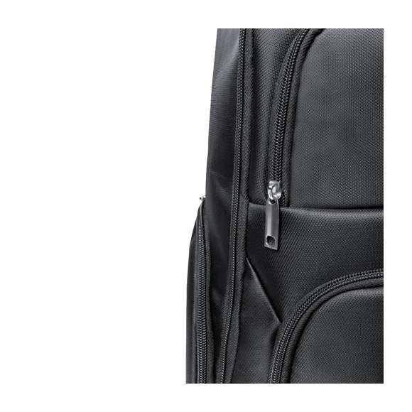 Mochila de calidad premium fabricada en resistente Nyon 600D de acabado en color negro. Compartimento principal con cierre de cremallera a juego y doble tirador. Incluye 3 bolsillos exteriores y 2 bolsillos laterales, todos con cierre de cremallera. Acolchado en asa, parte trasera y cintas para hombros, que además son ajustables. Interior con compartimentos acolchados para ordenador portátil de hasta 17 pulgadas y tablet de hasta 12 pulgadas. Accesorio en espalda para ajuste en trolley.