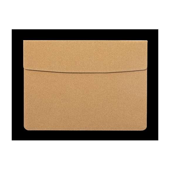 Resistente funda para ordenador portátil de calidad premium fabricada en corcho, favoreciendo el uso de materiales naturales. Compartimento principal con cierre magnético de solapa e interior acolchado. Para ordenador portátil o tablet de hasta 14 pulgadas.