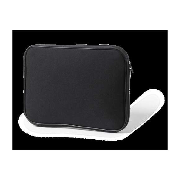 Funda para ordenador portátil, fabricada en resistente soft shell. En elegante color negro, con interior acolchado. Cierre de cremallera a juego con doble tirador. Para ordenador portátil o tablet de hasta 15 pulgadas.