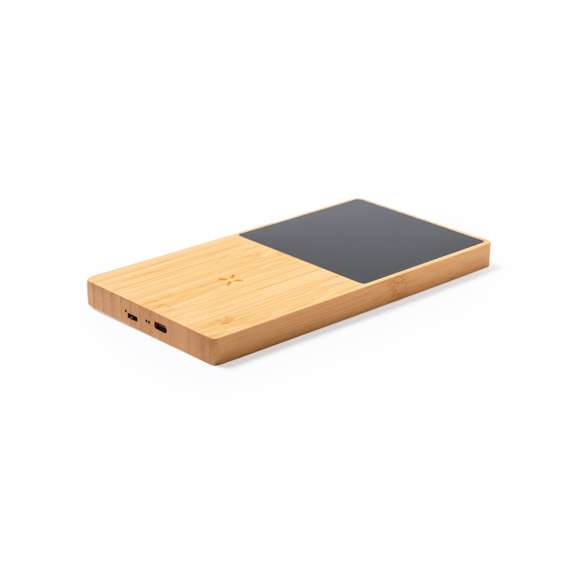 Calentador de tazas de línea nature, con cargador inalámbrico integrado 10W. Fabricado en bambú, con una amplia superficie que permite calentar la taza y cargar el dispositivo simultáneamente. Compatible con dispositivos equipados con tecnología de carga inalámbrica Qi. Incluye cable de carga Tipo C de 1 m y base antideslizante. Con manual de instrucciones en español e inglés y presentado en caja individual de diseño kraft.Fabricado conforme a los estándares RoHS y en cumplimiento con los siguientes requisitos de seguridad:Sistema de protección contra sobrecalentamiento.Sistema de protección contra sobrecarga.Sistema de bloqueo para evitar cortocircuitos.Sistema de transferencia de carga constante, acorde a la capacidad del dispositivo de destino.