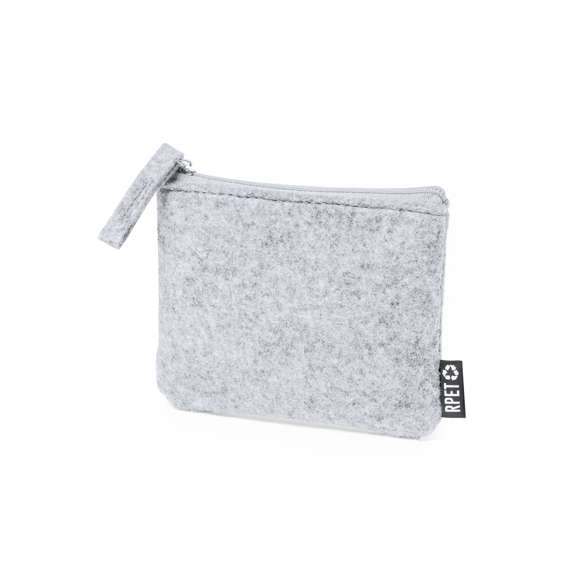 Elegante monedero fabricado en fieltro RPET. Compartimento principal con cierre de cremallera y tirador a juego. Con distintivo fieltro RPET en la etiqueta exterior. El fieltro RPET es fruto de la combinación del proceso de reciclaje de materiales plásticos junto con la técnica milenaria de fabricación del fieltro, dando como resultado un material de eco-tendencia que, además de ser de origen reciclado, también se convierte en reciclable.