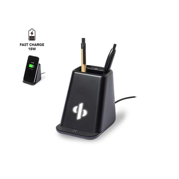 Lapicero multifunción con luz, especialmente diseñado para marcaje en láser e iluminar el logotipo.Con soporte para smartphone y cargador inalámbrico 15W integrado, compatible con dispositivos equipados con tecnología de carga inalámbrica Qi. Incluye 2 salidas USB (5V DC 2A)y cable de carga Tipo C de 150 cm. Base antideslizante y presentado en caja individual de diseño kraft, con manual de instrucciones en español e inglés.Fabricado conforme a los estándares RoHS y en cumplimiento con los siguientes requisitos de seguridad:Sistema de protección contra sobrecalentamiento.Sistema de protección contra sobrecarga.Sistema de bloqueo para evitar cortocircuitos.