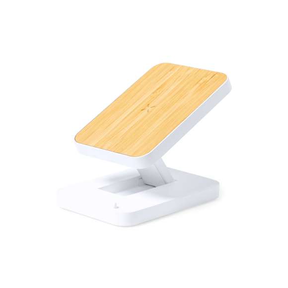 Cargador inalámbrico plegable 15W. Con base fabricada en resistente ABS de color blanco y superficie de carga en bambú, con soporte telescópico integrado. Compatible con dispositivos equipados con tecnología de carga inalámbrica Qi, con cable de carga Tipo C incluido. Presentado en caja individual de diseño kraft, con manual de instrucciones en español e inglés.  Fabricado conforme a los estándares RoHS y en cumplimiento con los siguientes requisitos de seguridad:  Sistema de protección contra sobrecalentamiento. Sistema de protección contra sobrecarga. Sistema de bloqueo para evitar cortocircuitos.